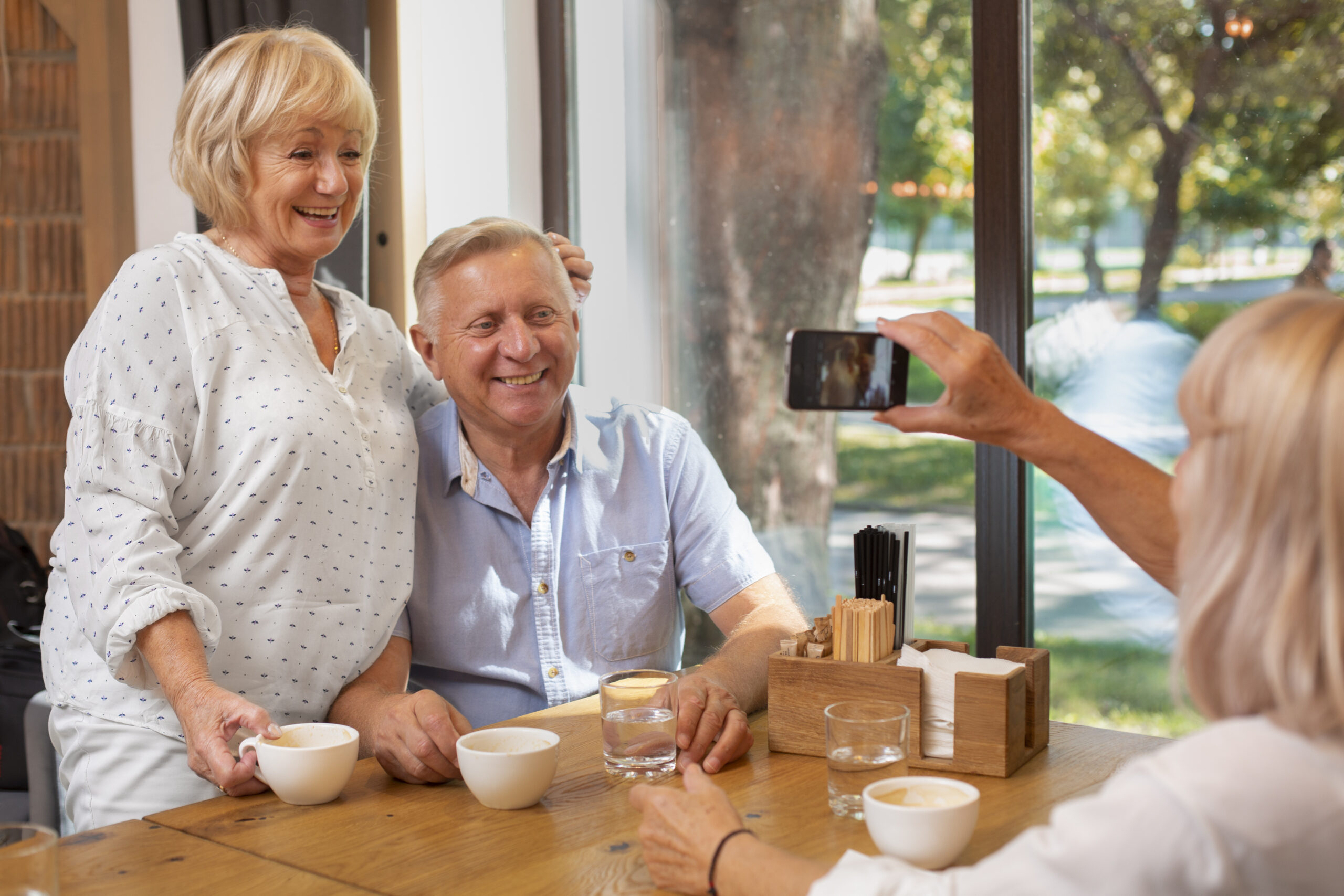 close-up-friends-posing-together